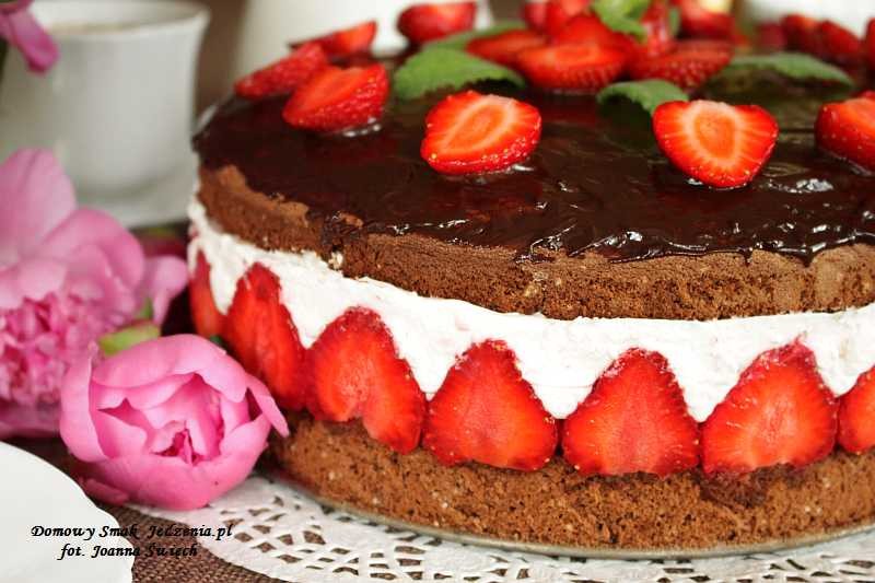ciasto czekoladowe z mascarpone i truskawkami ciasto czekoladowe z mascarpone i truskawkami