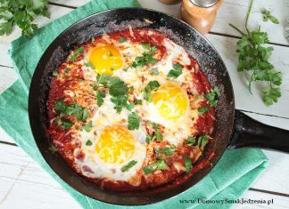 jajka w czyśćcu vel jajka sadzone w sosie pomidorowym, szakszuka