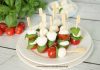 koreczki caprese