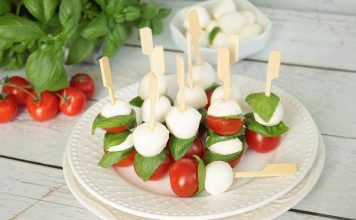 koreczki caprese