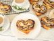 drożdżowe serduszka z masą makową