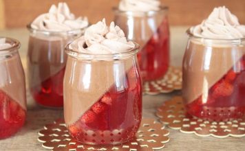 czekoladowa panna cotta z galaretką truskawkową