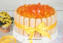 tort z brzoskwiniami i galaretką