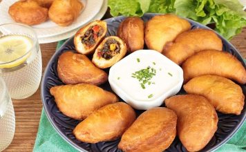 pączki na słono – puszyste pierogi gyrosowe – smażone