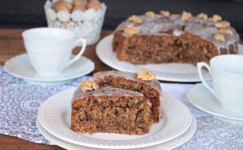 ciasto z cukinią i orzechami włoskimi