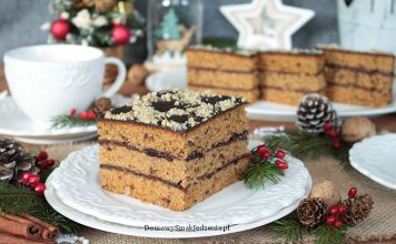 piernik herbaciany z powidłem śliwkowym