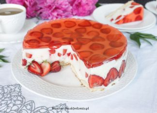 sernik z serków homogenizowanych i z truskawkami bez pieczenia