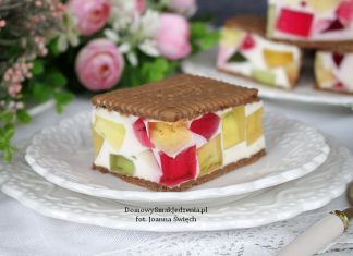 galaretkowiec z mlekiem skondensowanym na herbatnikach