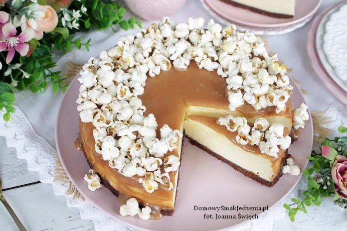 sernik_solony_karmel_popcorn1